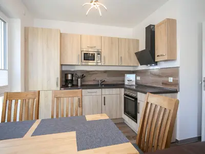 Küche mit Mikrowelle