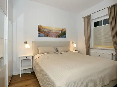 Schlafzimmer mit Doppelbett