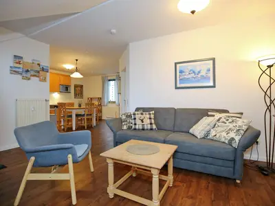 Wohnzimmer mit Blick zur Küche