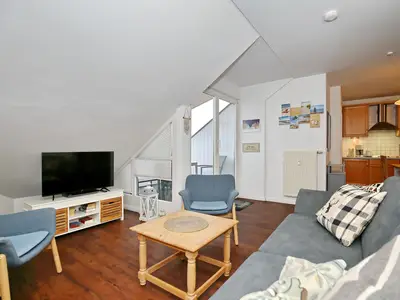 Wohnzimmer mit Sofa und TV