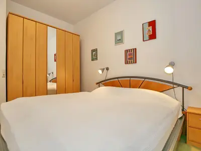 Schlafzimmre mit Kleiderschrank