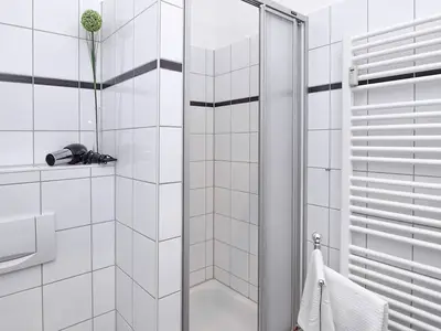 Badezimmer mit Dusche