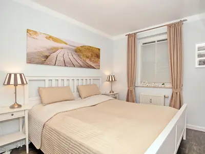 Schlafzimmer mit Doppelbett