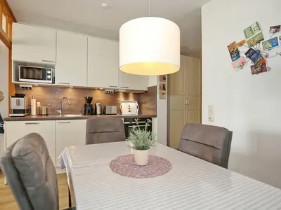 Küche mit Essbereich