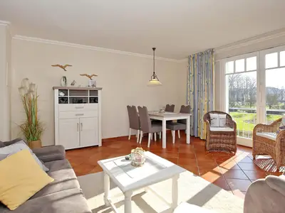 Wohnzimmer mit Kommode