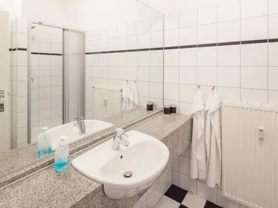 Badezimmer mit Dusche