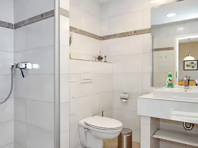 Badezimmer mit Dusche