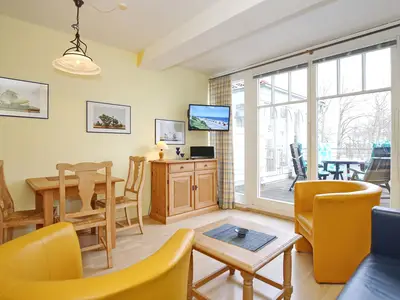 Wohnzimmer mit Esstisch