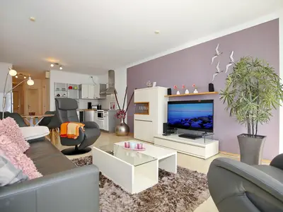 Wohnzimmer mit Blick zur Küche