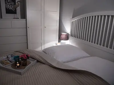 Schlafzimmer mit Kleiderschrank