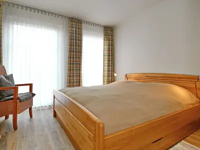 Schlafzimmer mit Doppelbett