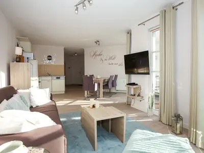 Wohnzimmer mit Blick zum Essbereich