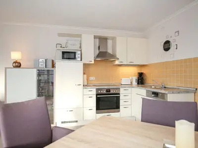 Küche mit Geschirrspüler