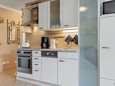 Küchenzeile mit Backofen