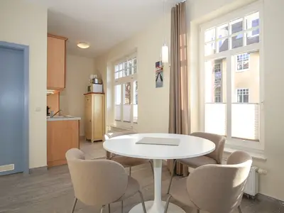 Essbereich mit Blick zur Küche