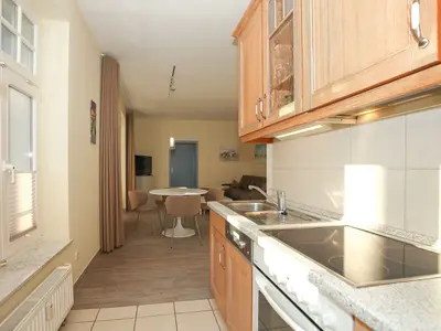 Küche mit Blick zum Wohnzimmer