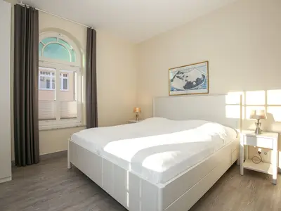 Schlafzimmer mit Doppelbett