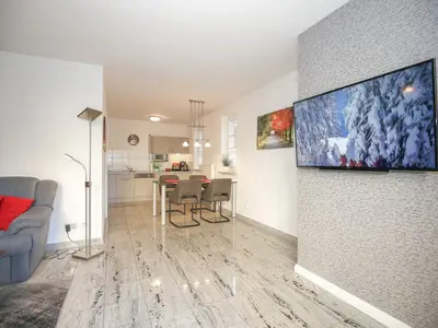 Wohnzimmer mit Blick zur Küche