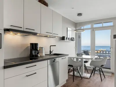 Küchenzeile mit Essbereich