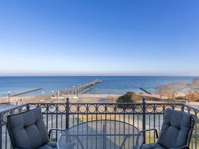 Balkon mit Gartenmöbeln