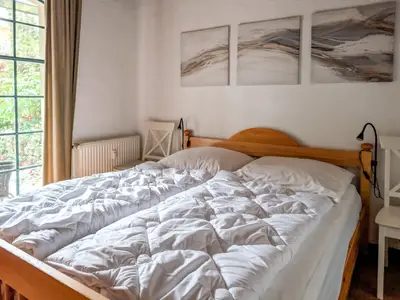 Schlafzimmer mit Doppelbett