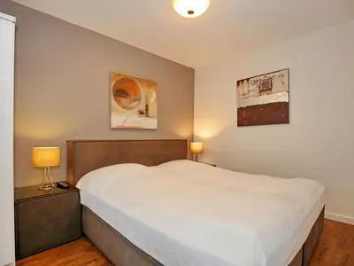 Schlafzimmer mit Doppelbett