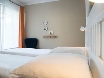 Schlafzimmer mit Doppelbett