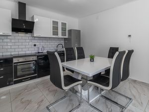 23754007-Ferienwohnung-4-Otočac-300x225-2