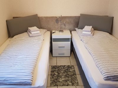 Schlafzimmer, 2 Einzelbetten zusammenstellbar