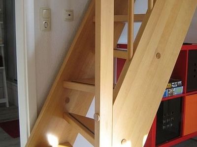 Raumspartreppe über die man Schlafzimmer 2 erreicht