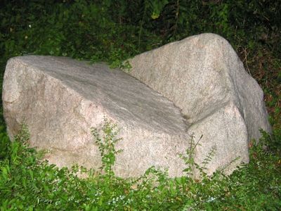 Felsen am Grundstück