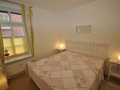 Schlafzimmer mit Doppelbett