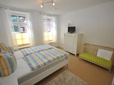 Schlafzimmer mit Doppelbett