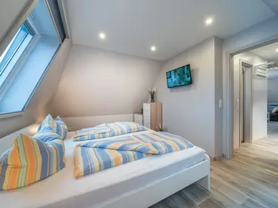 Schlafzimmer mit Doppelbett