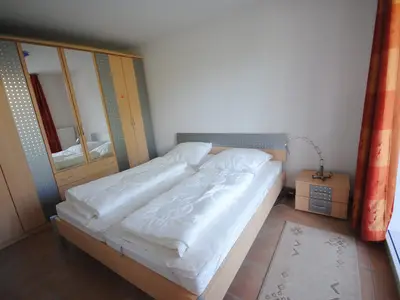 Schlafzimmer mit Doppelbett