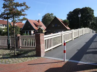 Medembrücke direkt vor dem Haus