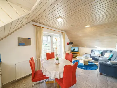 Wohnzimmer mit Essbereich