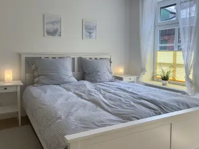 Schlafzimmer mit Doppelbett