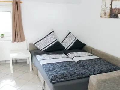 Boxspring-Schlafsofa im Wohn-/Esszimmer