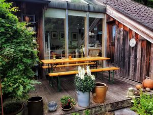 Kleine Terrasse vor dem Künstleratelier