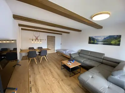 Ess-Wohnzimmer mit Schlafmöglichkeit