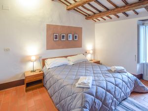 24002693-Ferienwohnung-8-Paciano-300x225-4