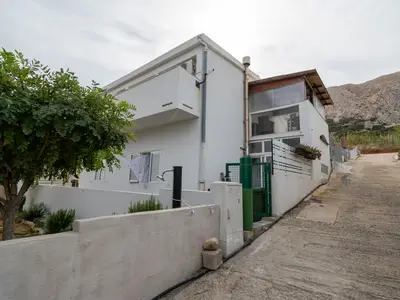 Ferienwohnung für 5 Personen in Otok Pag 1/10