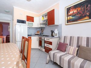 23467270-Ferienwohnung-5-Pakostane-300x225-5