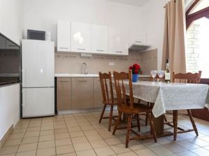 19285236-Ferienwohnung-0-Pakostane-300x225-2