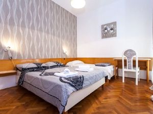 19285230-Ferienwohnung-0-Pakostane-300x225-4