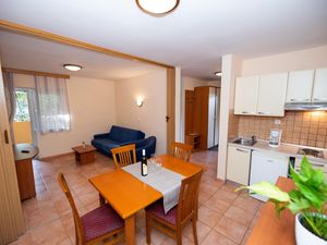 23540911-Ferienwohnung-2-Pakostane-300x225-5