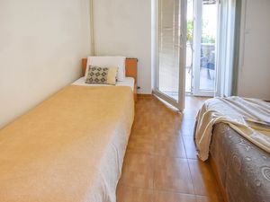 23945974-Ferienwohnung-5-Pakostane-300x225-4