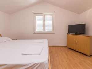 23750478-Ferienwohnung-4-Pakostane-300x225-4