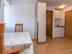 23750492-Ferienwohnung-2-Pakostane-300x225-3